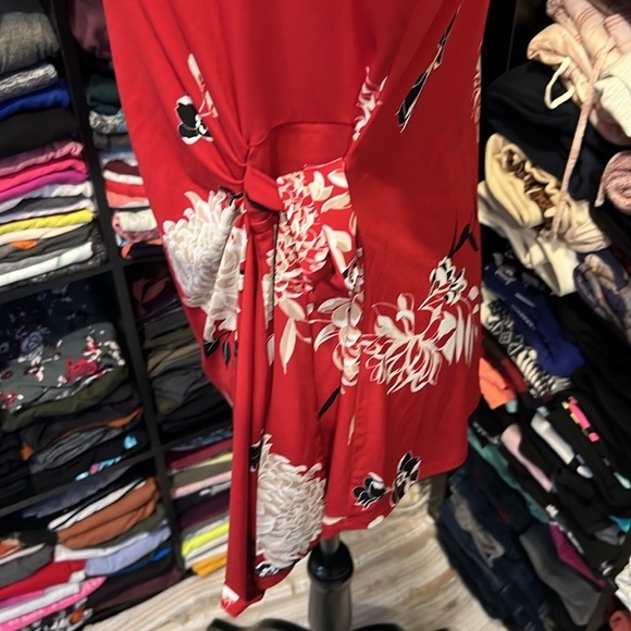 🪷Red floral Alfani blouse. Large - Picture 7 of 8